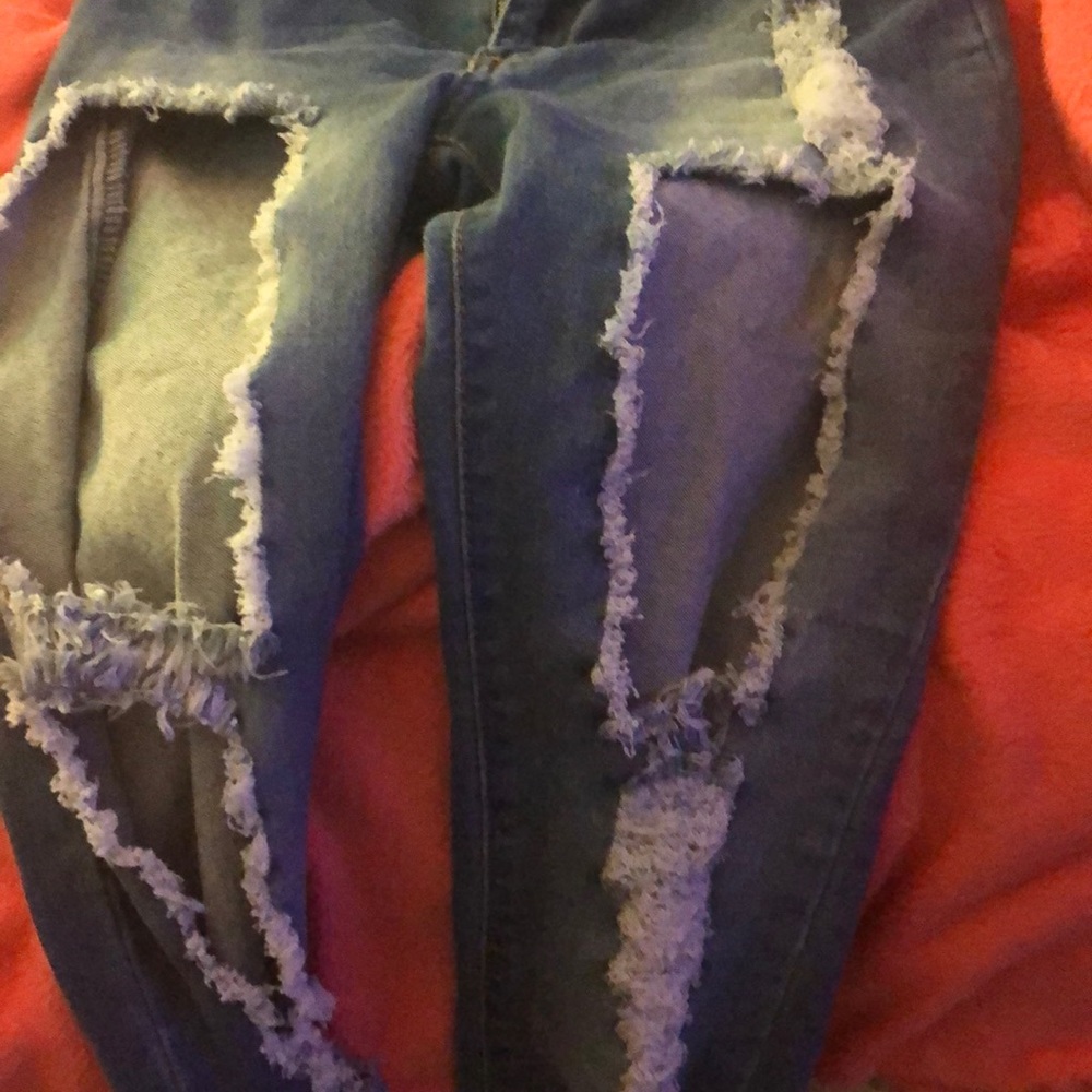 Fashion Nova Distressed SKINNY Jean